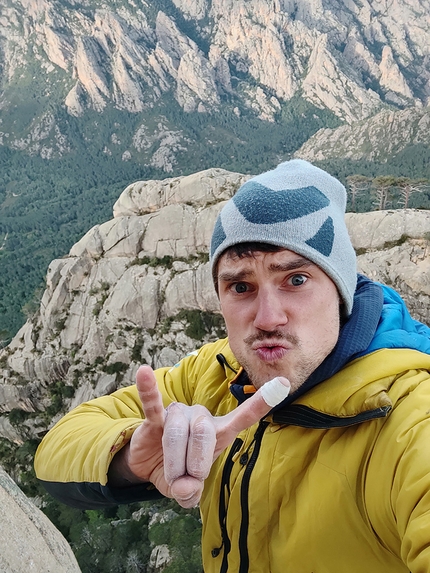 Corsica, Bavella, Symon Welfringer - Symon Welfringer climbing Delicatessen at Punta d’u Corbu in the Bavella massif in Corsica