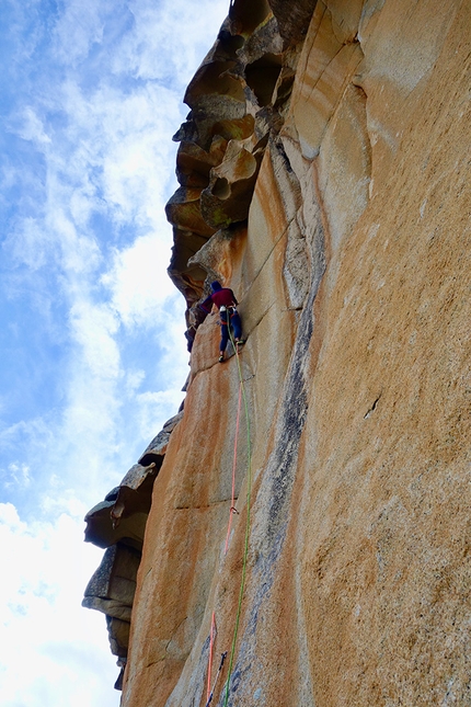 Corsica, Bavella, Symon Welfringer - Symon Welfringer climbing pitch 3 of Delicatessen at Punta d’u Corbu in the Bavella massif in Corsica