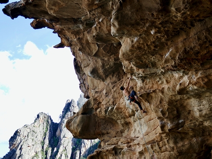 Corsica, Bavella, Symon Welfringer - Symon Welfringer sale Mescaline 8b in Corsica