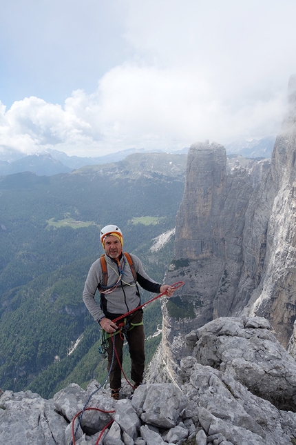 Anima Fragile, Col dei Camorz, Civetta, Dolomiti, Alessandro Beber, Alberto Fedrizzi, Martina Paolazzi - Alberto Fedrizzi in vetta al Col dei Camorz dopo l'apertura di Anima Fragile (Civetta, Dolomiti)