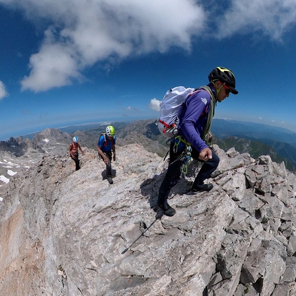 David Göttler sale Peña Vieja nei Picos de Europa con il padre 81enne