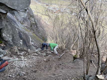 Val Masino arrampicata, Zona Rossa - Val Masino Zona Rossa: lavori di manutenzione e costruzione basamenti alla nuove falesie