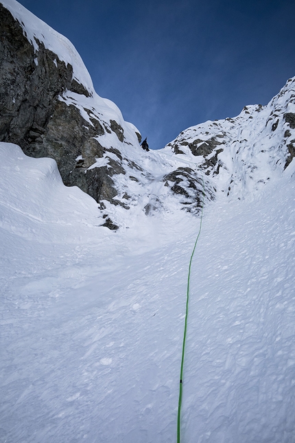 Pic Coolidge, Écrins, Cocktail Sans Glace, James Price, Markus Kirch  - Cocktail Sans Glace on the North Face of Pic Coolidge in the Écrins massif (Markus Kirch, James Price )