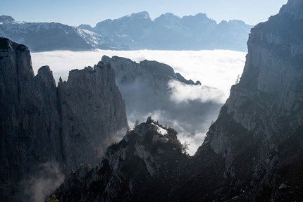 Pale di San Lucano, Dolomiti, La Grande Traversata, Valle dei Sogni, Santiago Padròs, Diego Toigo - Pale di San Lucano, Dolomiti: rientrando verso il Passo del Ciodo dopo la Terza Pala