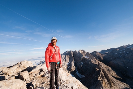 Siebe Vanhee, Orbayu, Naranjo de Bulnes, Spagna - Siebe Vanhee in cima al Naranjo de Bulnes, Picos de Europa, Spagna, luglio 2020