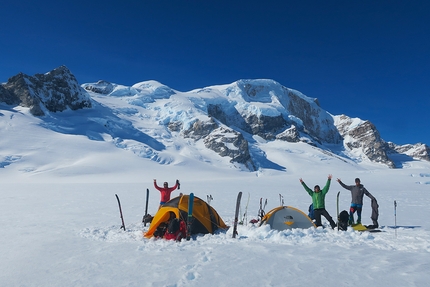 Monte San Valentin, Patagonia, Raimundo De Andraca, Antonio Eguiguren, Sebastian Rojas, Nicolas Valderrama, Galo Viguera - Monte San Valentin in Patagonia, South Face first ski descent (Raimundo De Andraca, Antonio Eguiguren, Sebastian Rojas, Nicolas Valderrama, Galo Viguera 11/2020)