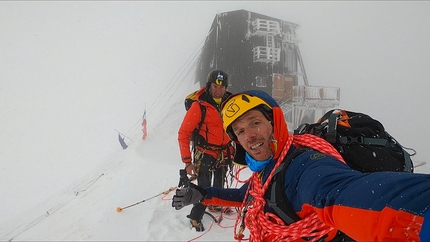 Traversata del Monte Rosa, Andrea Lanfri, Massimo Coda - Andrea Lanfri e Massimo Coda alla Capanna Regina Margherita durante la traversata del Monte Rosa