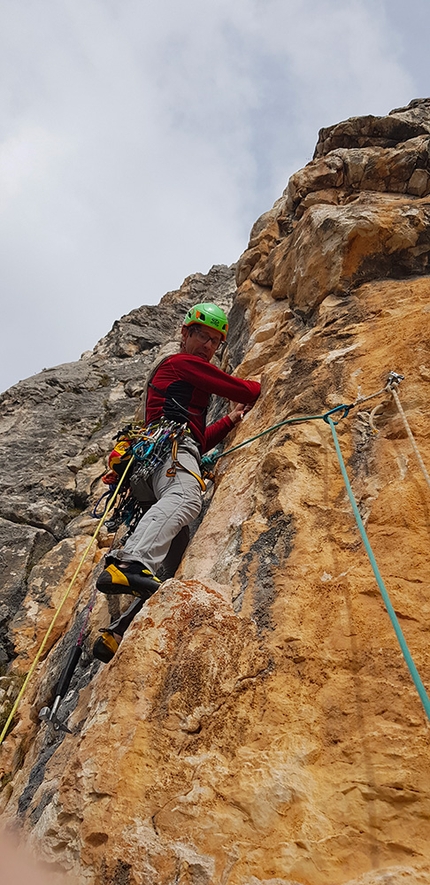 L'apprendista, Campanile di Gardeccia, Catinaccio, Dolomiti, Marco Bozzetta, Giovanni Andriano - Durante l'apertura di L'apprendista, Campanile di Gardeccia, Catinaccio, Dolomiti (Marco Bozzetta, Giovanni Andriano 2021)