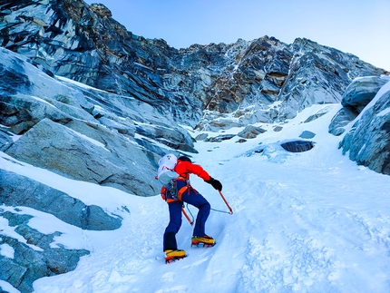 Nevado Huamashraju East, Peru, Iker Pou, Eneko Pou - Iker Pou e Eneko Pou aprono ¡Viva Perú Carajo! sulla parete sud di Nevado Huamashraju East in Perù