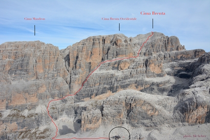 Via delle Normali Dolomiti di Brenta - Via delle Normali Dolomiti di Brenta: Cima Brenta da sud, con Cima Mandron e Cima Brenta Occidentale