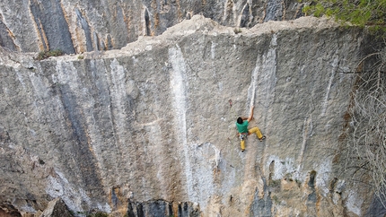 Ulassai in Sardegna - Arrampicata a Ulassai in Sardegna: Marco Bussu, Picasso (7b)