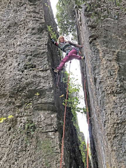 Ulassai in Sardegna - Arrampicata a Ulassai in Sardegna: Tatjana Göx in apertura su Caravaggio