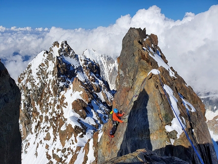 Altavia 4000, Nicola Castagna, Gabriel Perenzoni, 82 x 4000m of the Alps - Nicola Castagna & Gabriel Perenzoni on the Brouillard ridge, Mont Blanc