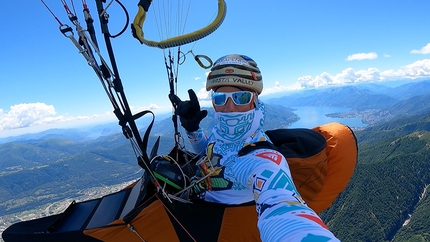 Edoardo Colombo da Gressoney a Gorizia in parapendio - Edoardo Colombo: sopra Locarno e il Lago Maggiore