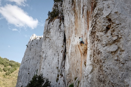 Climbing Tour Sicilia, alla scoperta di 4 falesie estive e solitarie. Di Massimo Malpezzi