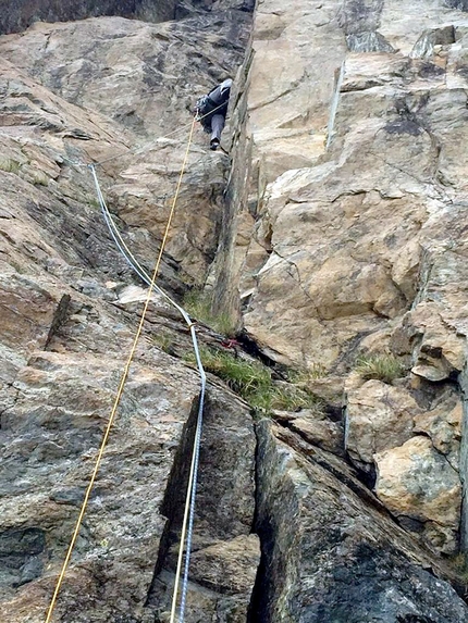 Bum Bum Baghdad, arrampicata, Punta Cristalliera, Val Chisone, Gian Carlo Grassi, Claudio Battezzati - Bum Bum Baghdad alla Punta Cristalliera: la salita