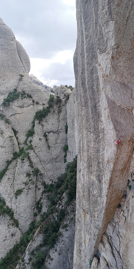 Sébastien Berthe repeats Arco Iris at Montserrat, 8c+ multipitch freed by Edu Marín