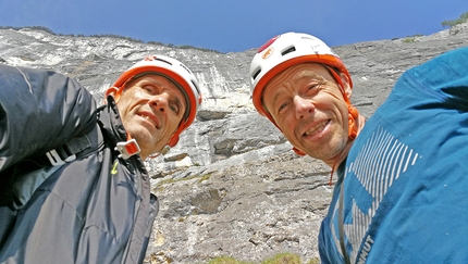 Val Trementina, Paganella, Rolando Larcher, Luca Giupponi - Gate to Fly in Val Trementina (Paganella): Rolando Larcher e Luca Giupponi alla base