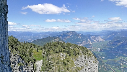 Val Trementina, Paganella, Rolando Larcher, Luca Giupponi - La Val di Non, il canale d'attacco e la Val d'Adige visti da Gate to Fly in Val Trementina (Paganella)