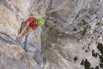 Christoph Schranz - Christoph Schranz su Ocha-Schau-Schuich (8c, 300m), aperta dal basso ed in solitaria sulla Hohe Munde nel Tirolo, Austria