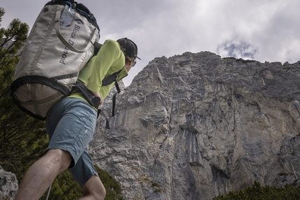 Christoph Schranz - Christoph Schranz su Ocha-Schau-Schuich (8c, 300m), aperta dal basso ed in solitaria sulla Hohe Munde nel Tirolo, Austria