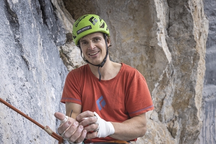 Christoph Schranz - Christoph Schranz su Ocha-Schau-Schuich (8c, 300m), aperta dal basso ed in solitaria sulla Hohe Munde nel Tirolo, Austria