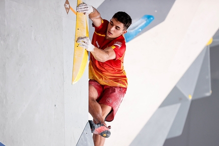 Alberto Ginés López wins sport climbing's historic first Olympic gold at Tokyo 2020