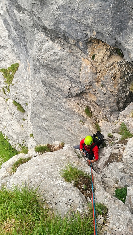 Diedro Tupaie, Monte Fop, Marmolada, Dolomiti, Federico Dell’Antone, Matteo Dagai - Federico Dell’Antone e Matteo Dagai durante la prima salita del Diedro Tupaie sul Monte Fop (gruppo Marmolada, Dolomiti) il 25/07/2021