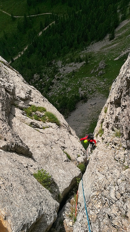 Diedro Tupaie, Monte Fop, Marmolada, Dolomiti, Federico Dell’Antone, Matteo Dagai - Federico Dell’Antone e Matteo Dagai durante la prima salita del Diedro Tupaie sul Monte Fop (gruppo Marmolada, Dolomiti) il 25/07/2021