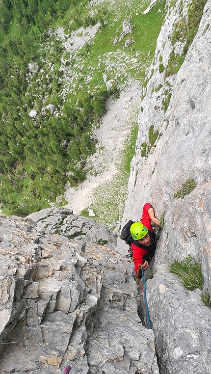 Diedro Tupaie, Monte Fop, Marmolada, Dolomiti, Federico Dell’Antone, Matteo Dagai - Federico Dell’Antone e Matteo Dagai durante la prima salita del Diedro Tupaie sul Monte Fop (gruppo Marmolada, Dolomiti) il 25/07/2021