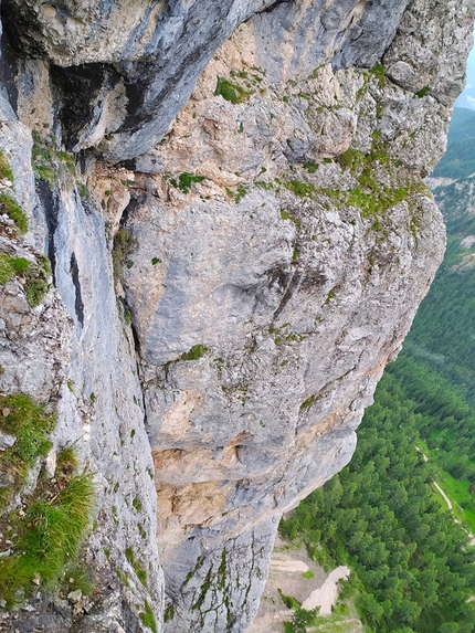 Diedro Tupaie, Monte Fop, Marmolada, Dolomiti, Federico Dell’Antone, Matteo Dagai - Federico Dell’Antone e Matteo Dagai durante la prima salita del Diedro Tupaie sul Monte Fop (gruppo Marmolada, Dolomiti) il 25/07/2021