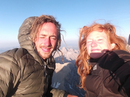 David Leduc, Dolomiti - David Leduc e sua compagna Laura dopo un bivacco inaspettato