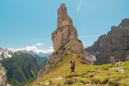 Campanile di Val Montanaia, Mauro Corona, e la sua via sulla parete ovest nel video DoloMitiche