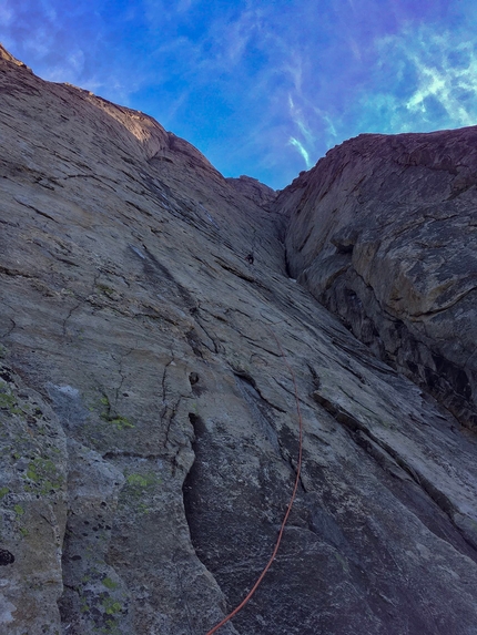 South Muysky Ridge, Siberia, Peak Kart, Peak Mechta - South Muysky Ridge: Peak Mechta, Der fliegende Hollander (1065m, 6c Evgeny Glazunov, Alena Panova, Daria Sycheva)