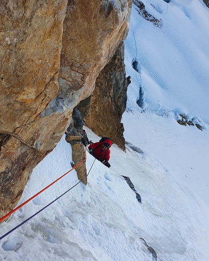 Nevado Sullcon South, Perù, Steve Meder, Edward Saona - Steve Meder e Edward Saona durante la prima salita di Cara Suroeste Directa, Nevado Sullcon South, Perù il 09/08/2021