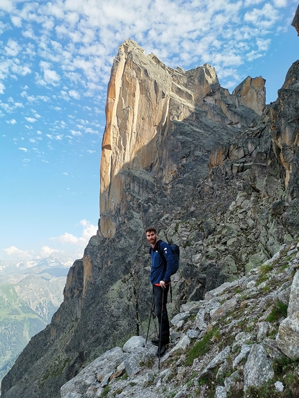 Petit Clocher du Portalet, Histoire sans Fin, Siebe Vanhee, Seb Berthe - Siebe Vanhee below Petit Clocher du Portalet