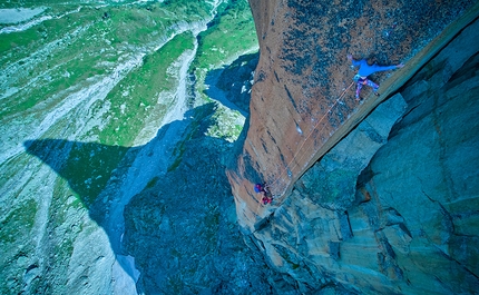 Petit Clocher du Portalet, Histoire sans Fin, Siebe Vanhee, Seb Berthe - Sébastien Berthe and Siebe Vanhee making the first free ascent of Histoire sans Fin on Petit Clocher du Portalet