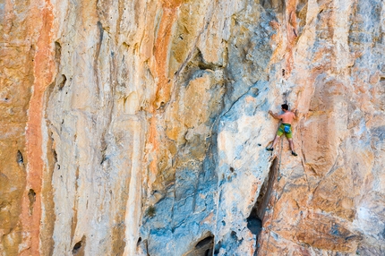 Arrampicare a Kalymnos, Grecia, Pezonda - Kalymnos: Heiko Rauhut su Heidrun 6b+ nel settore Valhalla della falesia Pezonda