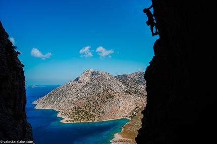 Arrampicare a Kalymnos, Grecia, Pezonda - Kalymnos: Niels Abegglen in arrampicata nel settore Valhalla.