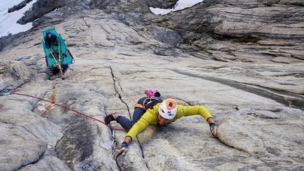 Greenland, Siren Tower, Matteo Della Bordella, Silvan Schüpbach, Symon Welfringer - Symon Welfringer establishing Forum on Siren Tower in Greenland, first ascended in summer 2021 with Matteo Della Bordella and Silvan Schüpbach