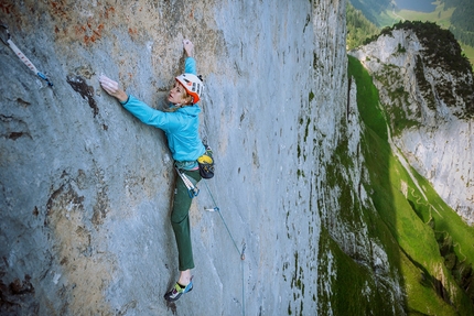 Matilda Söderlund repeats Parzival, 8b multipitch on Westliche Dreifaltigkeit in Switzerland