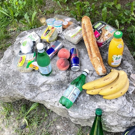 Stefan Glowacz, Philipp Hans, Pic de Bure, Francia - Baguette e banana: la dieta di Stefan Glowacz e Philipp Hans durante l'apertura della loro nuova variante sul Pic de Bure in Francia, agosto 2021