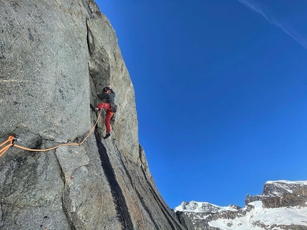 Piz Palü, Adesso Bashta, David Hefti, Matteo De Zaiacomo - David Hefti durante l'apertura di Adesso Bashta su Crap Pers (3146m), Piz Palü, Bernina