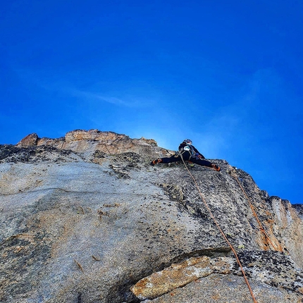 Piz Palü, Adesso Bashta, David Hefti, Matteo De Zaiacomo - Matteo De Zaiacomo durante l'apertura di Adesso Bashta su Crap Pers (3146m), Piz Palü, Bernina