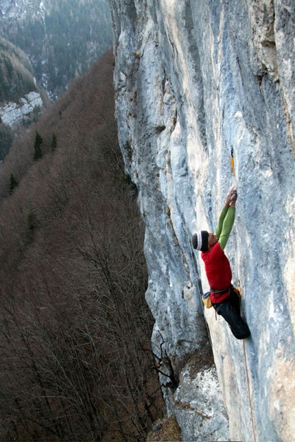 Eroi Fragili - Manolo climbing Eroi fragili 30m 8c, Val Noana, Pale di San Martino, Dolomites
