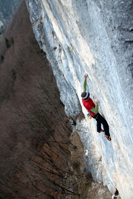 Eroi Fragili - Manolo su Eroi fragili 30m 8c, Val Noana, Pale di San Martino