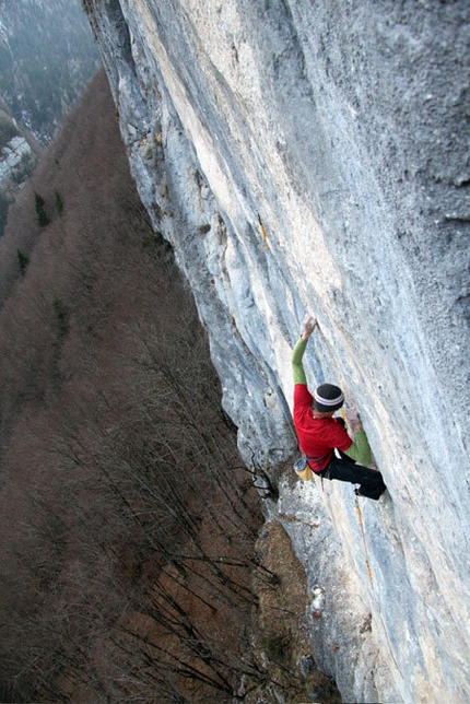 Eroi Fragili - Manolo climbing Eroi fragili 30m 8c, Val Noana, Pale di San Martino, Dolomites