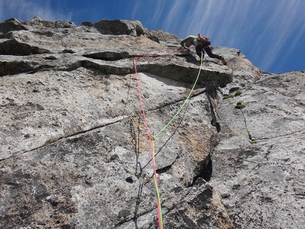 Freccia d’Argento, Val Salarno, Adamello, Leonardo Gheza, Matteo Rivadossi, Vincenzo Valtulini - Leonardo Gheza su L6 di Freccia d’Argento sul Cornetto di Salarno in Val Salarno (Adamello)