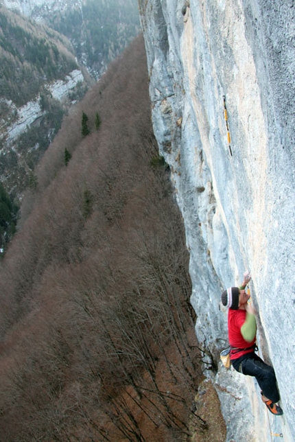 Eroi Fragili - Manolo climbing Eroi fragili 30m 8c, Val Noana, Pale di San Martino, Dolomites