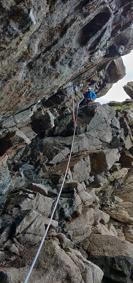 Lofoten, Moskensøya, Storskiva, Ørneeggen, Juho Knuuttila, Misha Mishin - Ørneeggen sull'isola di Moskensøya alle Lofoten: l'avvicinamento alla parete